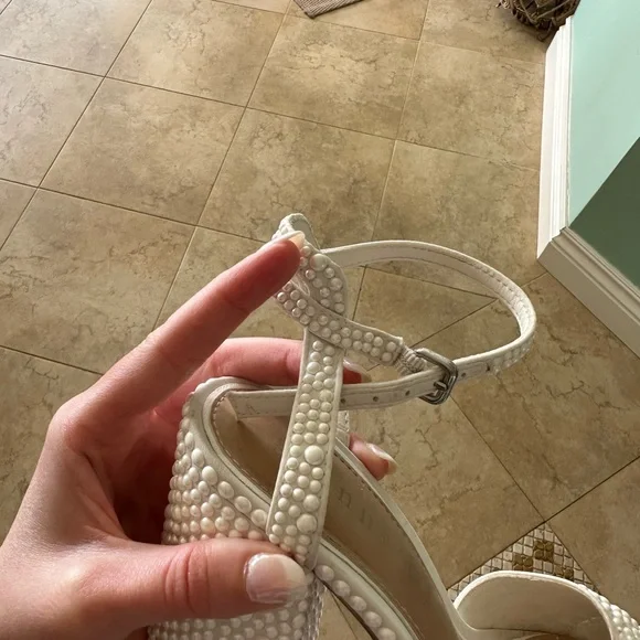 Gianni Bini Pearl Platform Wedding Shoe - Picture 4 of 7